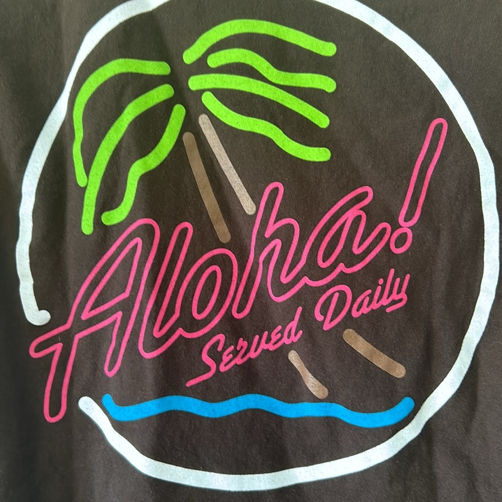 FITTED Aloha! Served Daily Brown Tee, Sz S